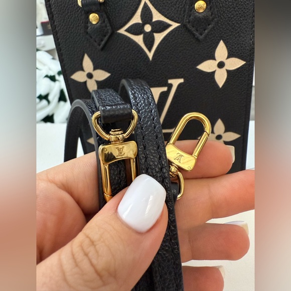 LOUIS VUITTON
Petit Sac Plat Bag - Picture 9 of 10
